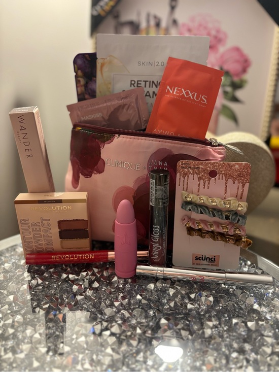 Clinique Other - Beauty bundle of 12pc